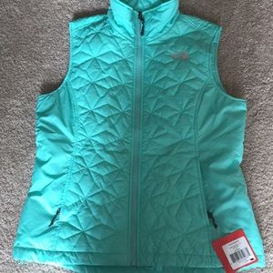 Brand new north face vest, tags on